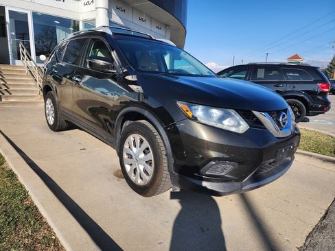 Used 2016 Nissan Rogue S w/ Appearance Package image 3
