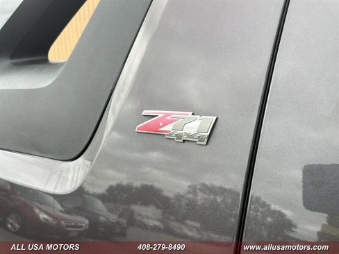 Used 2010 Chevrolet Avalanche LT w/ Luxury Package AWD/4WD image 12
