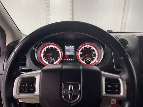 Used 2016 Dodge Grand Caravan SXT w/ Rear Park Assist Package FWD image 11
