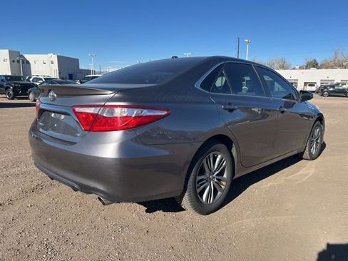 Used 2015 Toyota Camry SE image 5