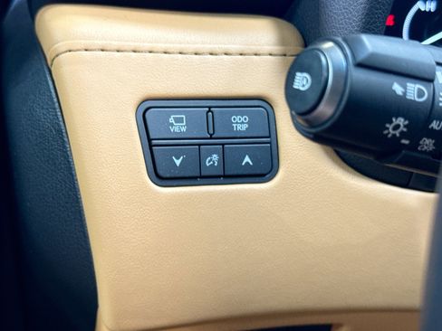 Used 2024 Lexus LX 600 4WD w/ Luxury Package image 37