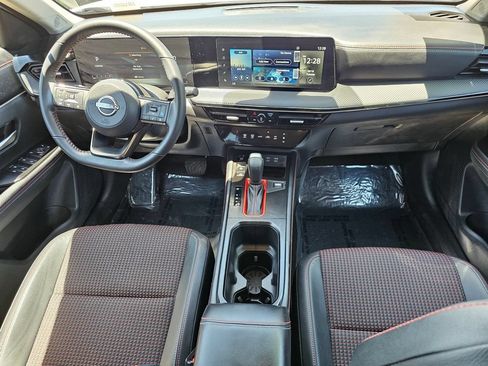 Used 2025 Nissan Kicks SR FWD image 17