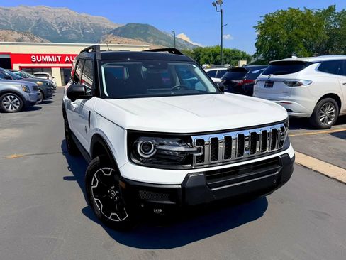 Used 2025 Ford Bronco Sport Outer Banks w/ Outer Banks Tech Package+ AWD/4WD image 2