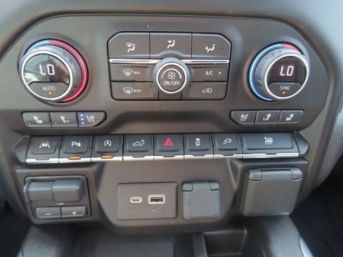 Used 2021 Chevrolet Silverado 1500 High Country w/ Technology Package AWD/4WD image 35