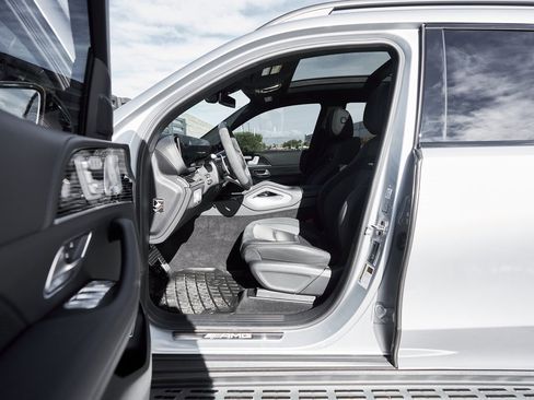 Used 2024 Mercedes-Benz GLS 63 AMG 4MATIC image 30