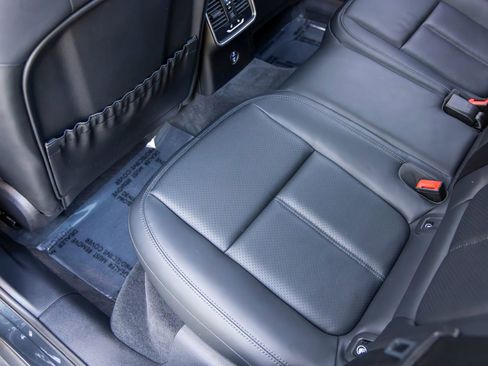 Certified 2024 Porsche Macan image 43