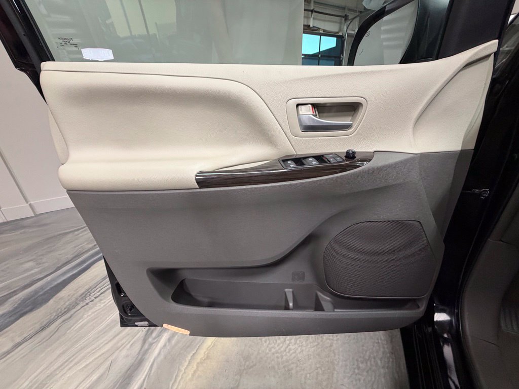 Used 2016 Toyota Sienna XLE w/ XLE Navigation Package FWD image 56