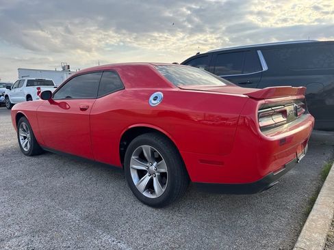 Used 2018 Dodge Challenger SXT image 4