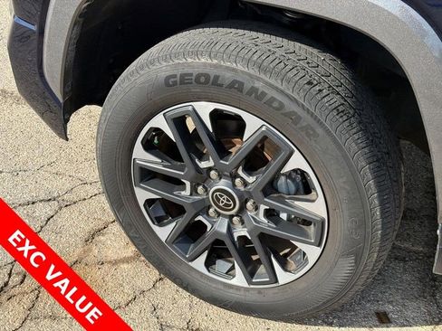 Used 2024 Toyota Tundra Limited AWD/4WD image 11