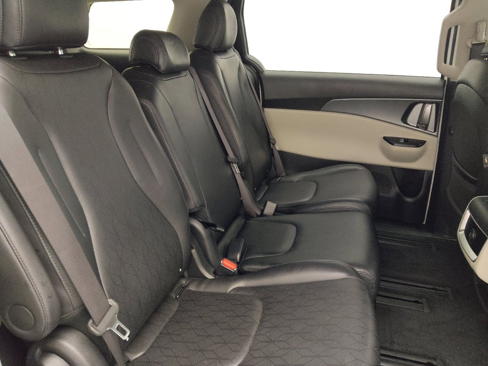 Used 2023 Kia Carnival LX FWD image 19