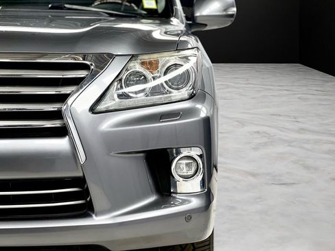 Used 2015 Lexus LX 570 4WD w/ Luxury Package image 9
