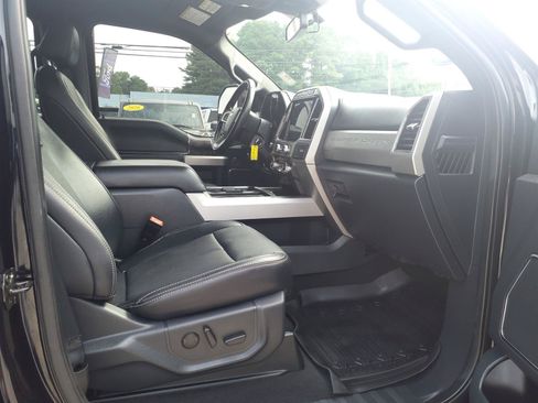 Used 2022 Ford F250 Lariat w/ Black Appearance Package AWD/4WD image 7