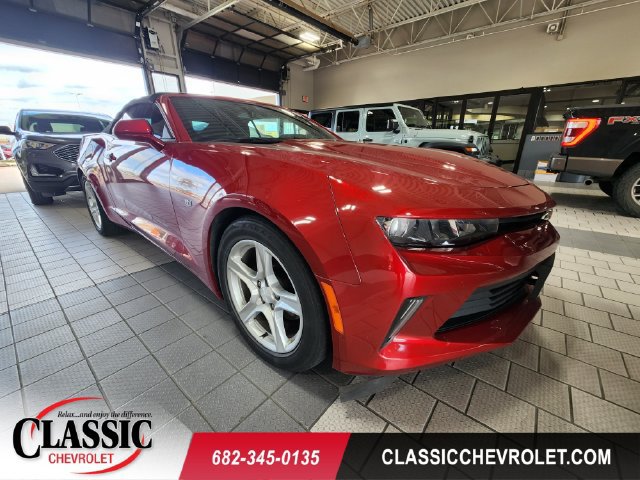Used 2018 Chevrolet Camaro LT RWD image 1