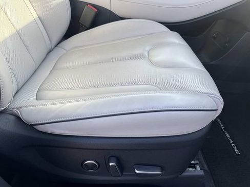 Used 2024 Hyundai Palisade Calligraphy image 16