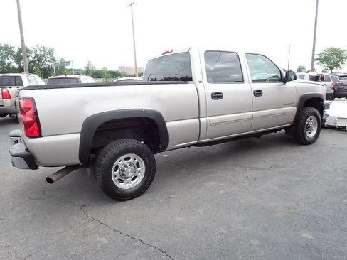 Used 2006 Chevrolet Silverado 2500 LT w/ Onstar Plus Package AWD/4WD image 6