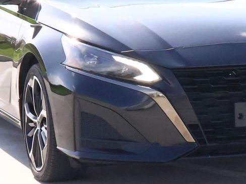 Used 2024 Nissan Altima 2.5 SR image 7