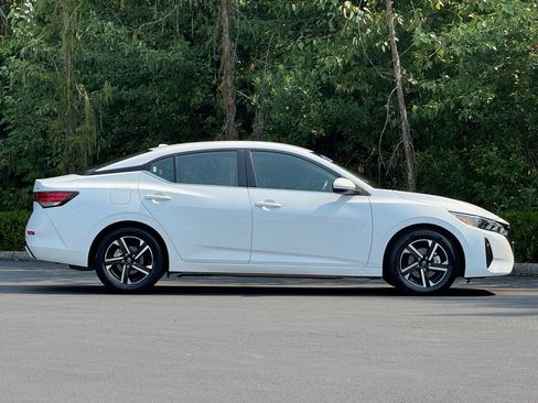 Used 2024 Nissan Sentra SV FWD image 34