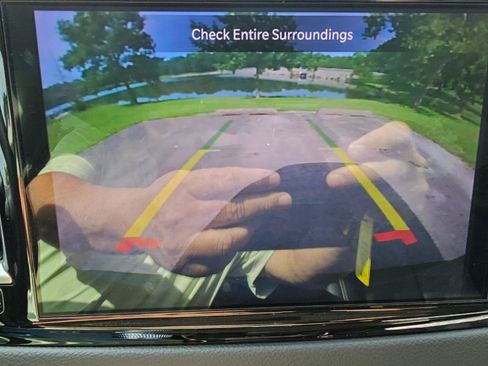 Used 2023 Chrysler Pacifica Touring-L FWD image 41