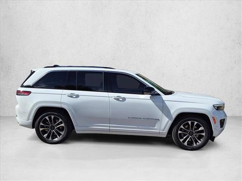 Used 2022 Jeep Grand Cherokee Overland AWD/4WD image 4