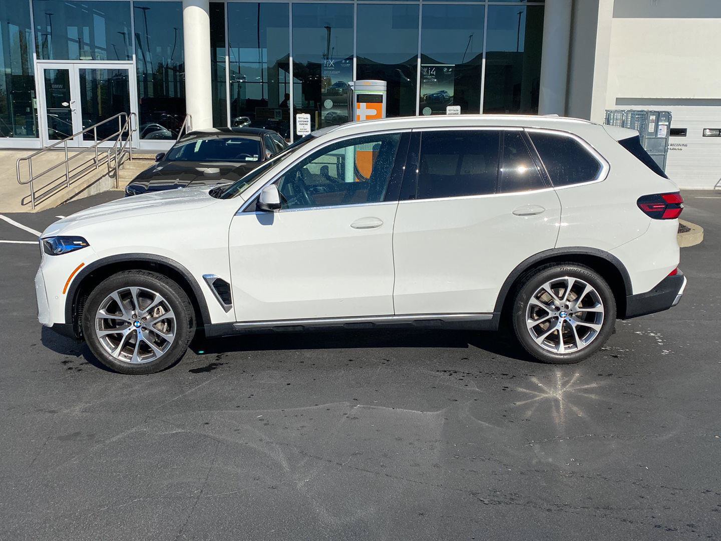 Used 2024 BMW X5 xDrive40i w/ Premium Package AWD/4WD image 6