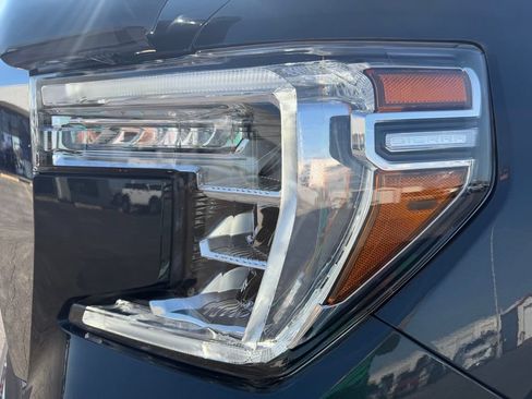 Used 2021 GMC Sierra 1500 SLT AWD/4WD image 11