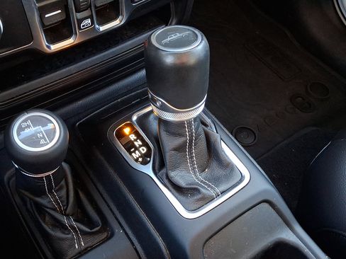 Used 2022 Jeep Gladiator Overland w/ Popular Equipment Package image 15