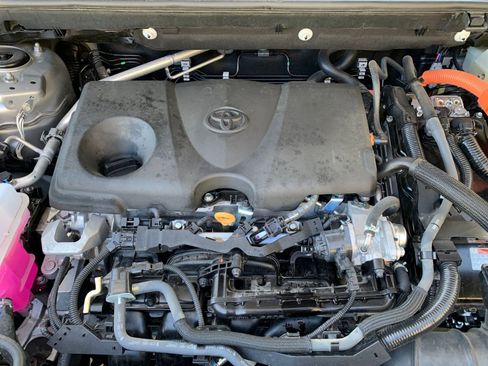 Used 2025 Toyota RAV4 LE image 31