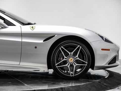 Used 2016 Ferrari California T image 27