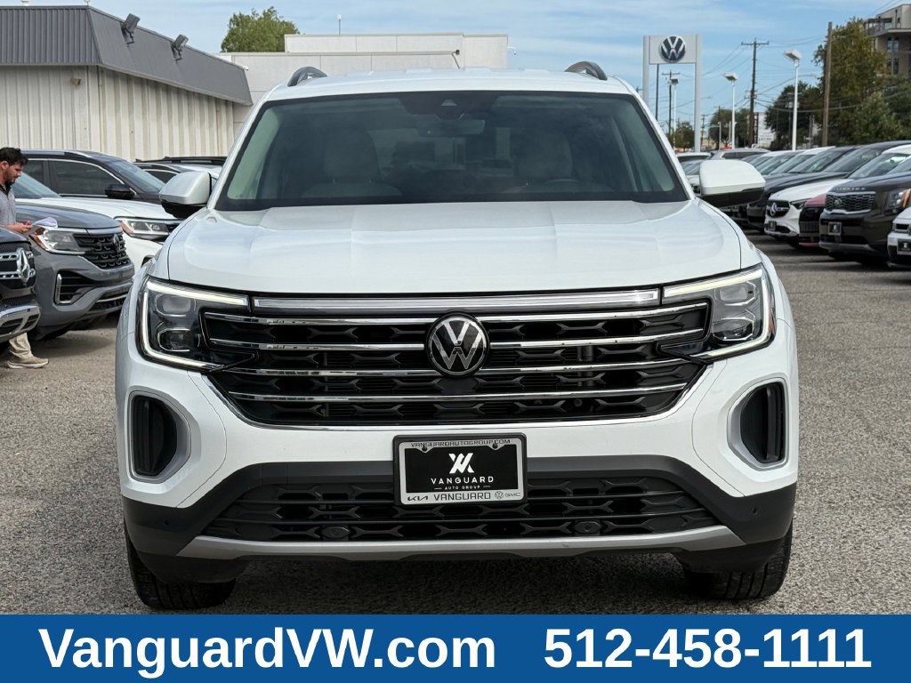 Used 2024 Volkswagen Atlas SE w/ Black Wheel Package FWD image 3