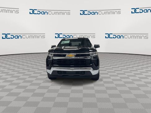 Used 2023 Chevrolet Silverado 1500 LT AWD/4WD image 3
