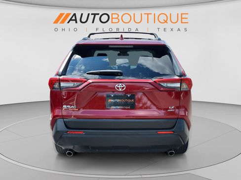 Used 2019 Toyota RAV4 LE AWD/4WD image 4