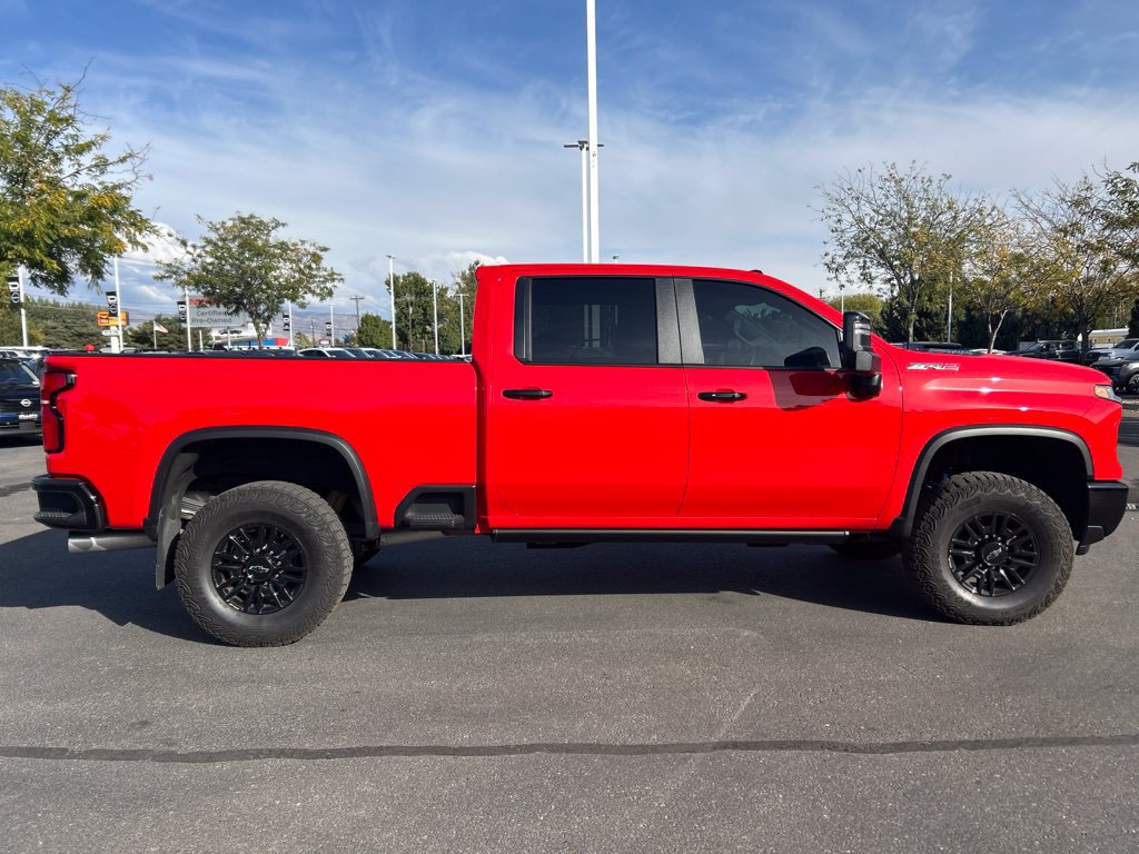 Used 2025 Chevrolet Silverado 2500 ZR2 w/ Technology Package AWD/4WD image 9