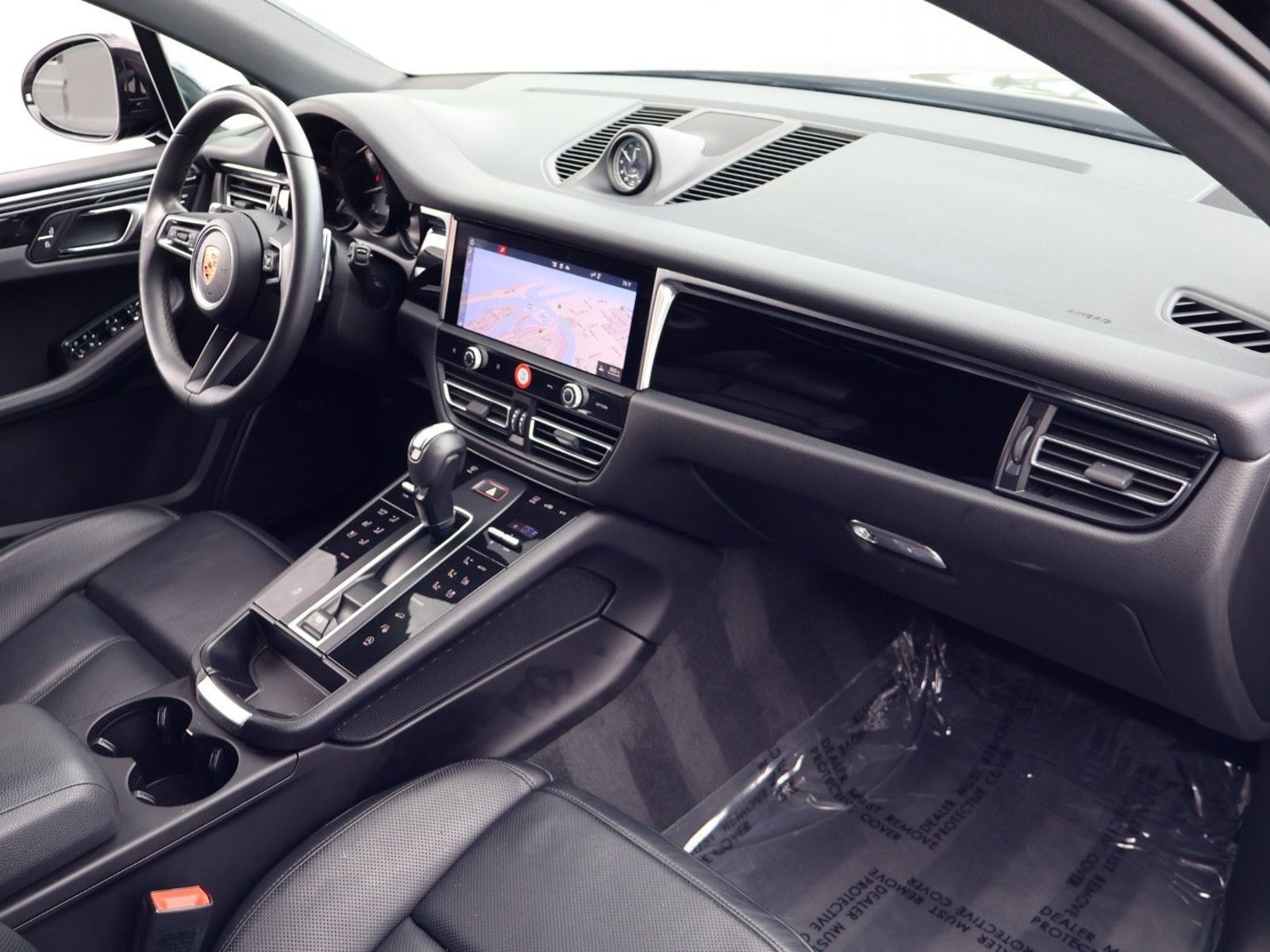 Certified 2025 Porsche Macan w/ Premium Package Plus AWD/4WD image 23
