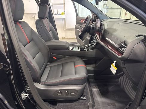 New 2026 Chevrolet Traverse RS w/ LPO, Floor Liner Package AWD/4WD image 28