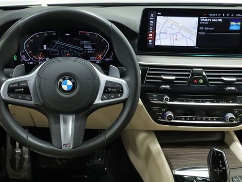 Used 2021 BMW 530i w/ M Sport Package image 12