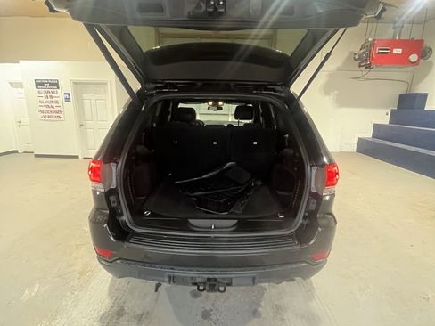 Used 2014 Jeep Grand Cherokee Laredo w/ Security & Convenience Group image 9