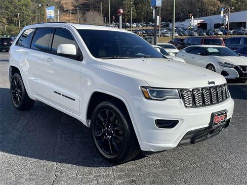 Used 2020 Jeep Grand Cherokee Altitude image 6