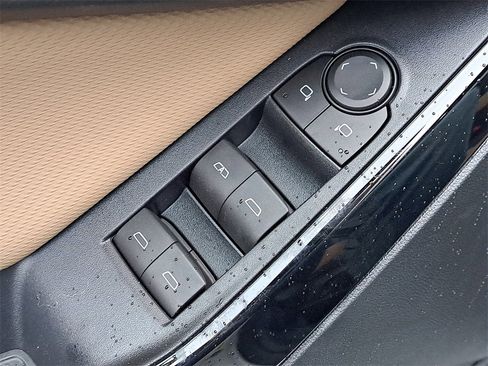 New 2026 Chevrolet Equinox ACTIV w/ Convenience Package III image 18