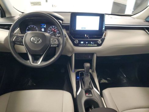 Certified 2023 Toyota Corolla Cross LE image 9