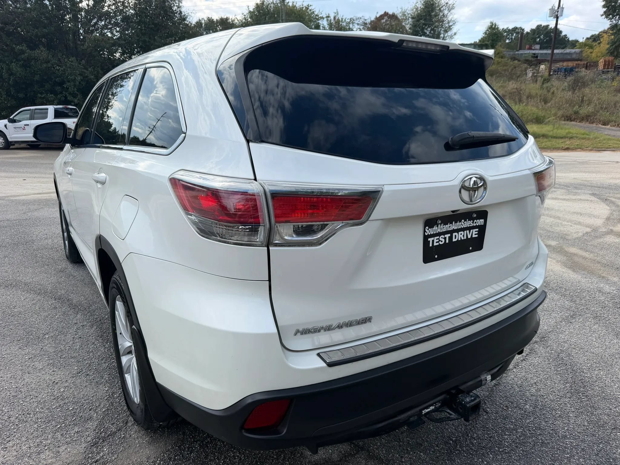 Used 2016 Toyota Highlander LE AWD/4WD image 3