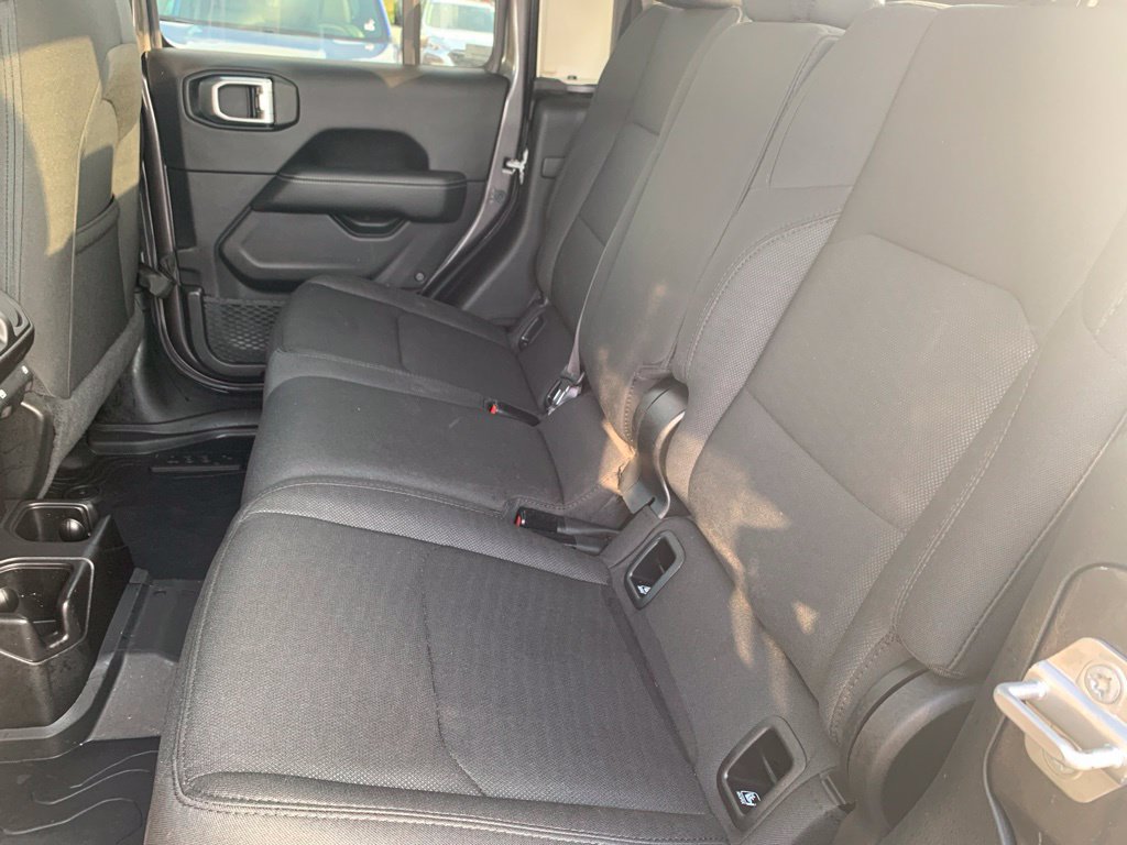 Used 2020 Jeep Gladiator Overland AWD/4WD image 18