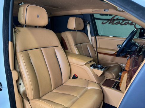 Used 2018 Rolls-Royce Phantom Extended Wheelbase image 18