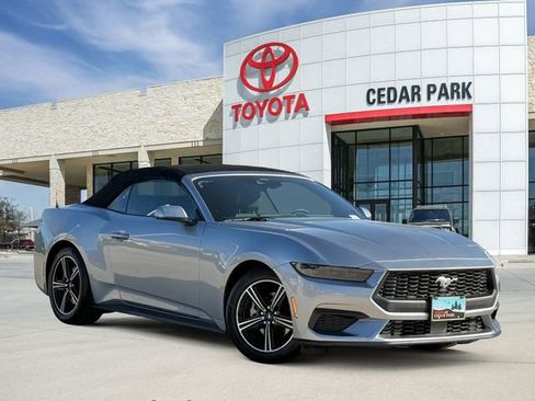 Used 2025 Ford Mustang Convertible RWD image 1
