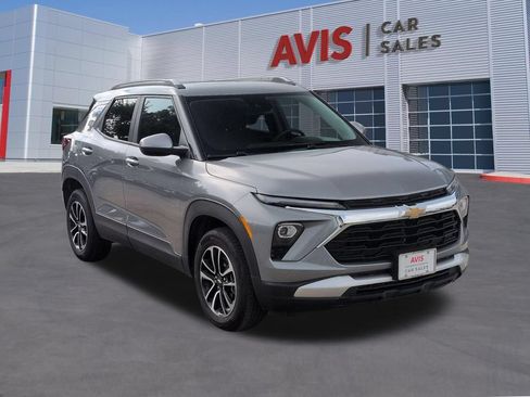 Used 2025 Chevrolet TrailBlazer LT AWD/4WD image 3