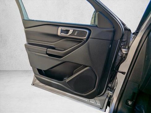 Used 2020 Ford Explorer XLT w/ Equipment Group 202A image 14