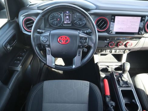 Used 2021 Toyota Tacoma TRD Sport w/ Technology Package image 11