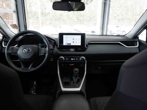 Used 2025 Toyota RAV4 XLE image 20