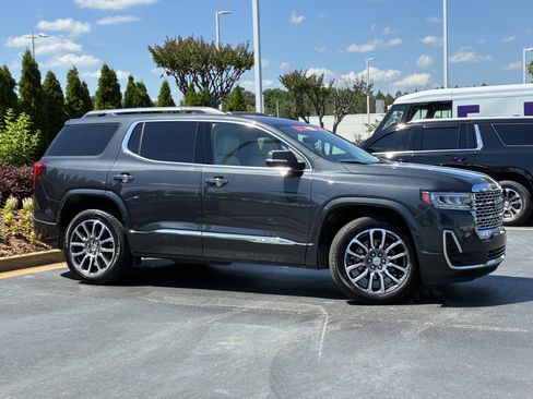 Used 2021 GMC Acadia Denali w/ Denali Technology Package FWD image 3