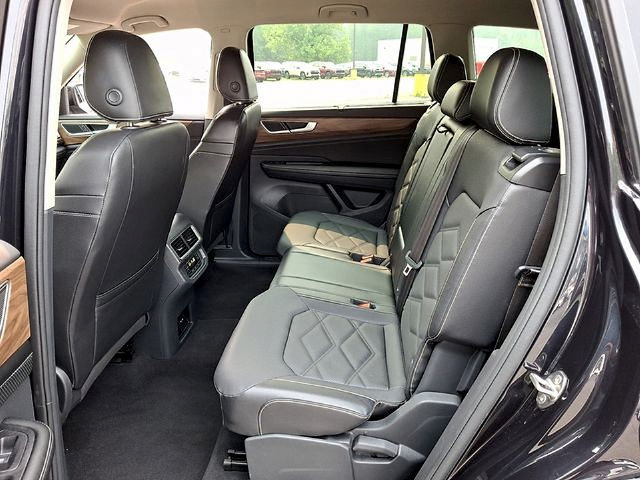 Used 2024 Volkswagen Atlas SE AWD/4WD image 10
