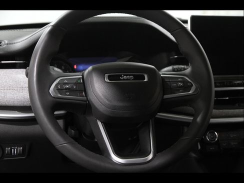 Used 2023 Jeep Compass Latitude AWD/4WD image 7